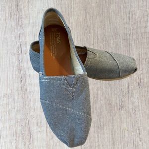Toms Shoes